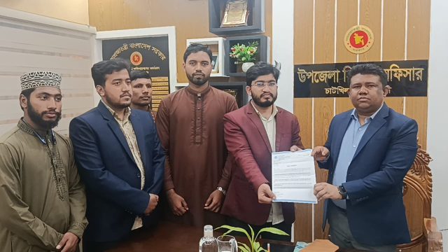 সুশৃংখলভাবে নেতাকর্মী নিয়ে বিজয় দিবস পালন করলেন মামুনুর রশিদ মামুন