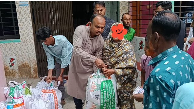 চাটখিল ৪ শতাধিক পরিবারের মাঝে বিএনপি নেতা মাহাবুব আলম সবুজের ইফতার সামগ্রী বিতরণ