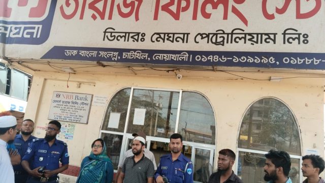 সুশৃংখলভাবে নেতাকর্মী নিয়ে বিজয় দিবস পালন করলেন মামুনুর রশিদ মামুন